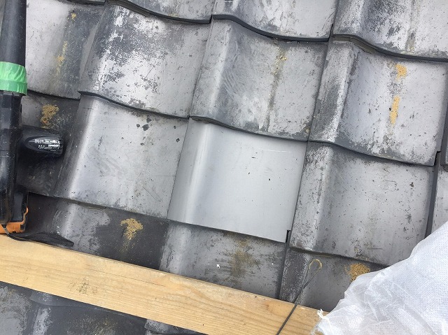 平瓦のひび割れ修理